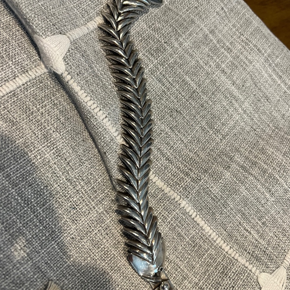 Sterling Silver stamped 925 fish bracelet. Approximately 7”